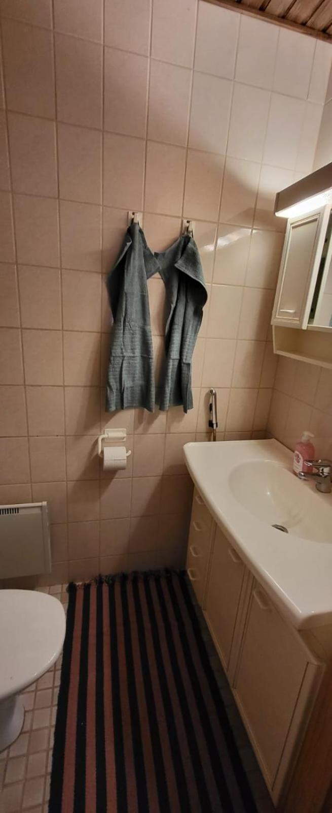3 Bedrooms, Sauna And Kitchen House Apartment *