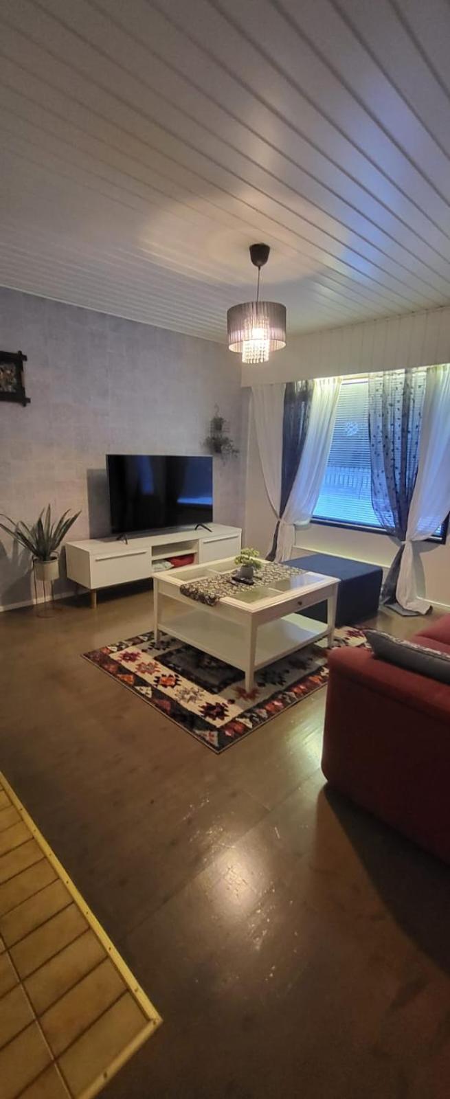 3 Bedrooms, Sauna And Kitchen House Apartment *