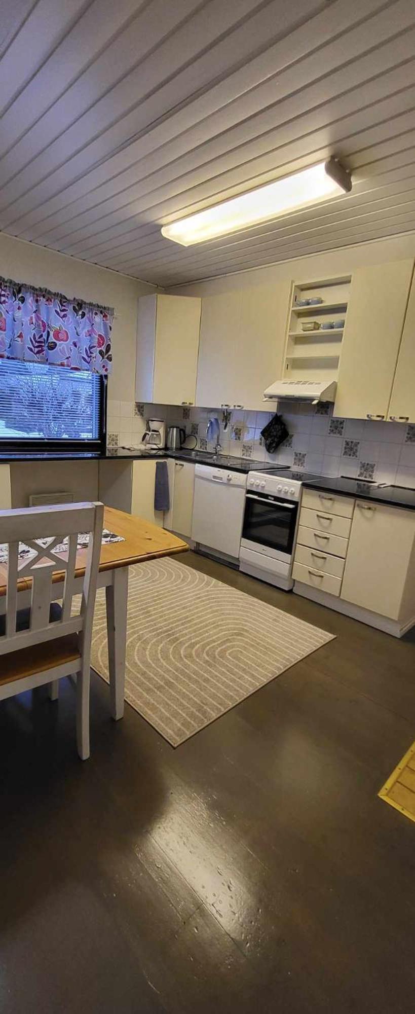 3 Bedrooms, Sauna And Kitchen House Apartment Pori