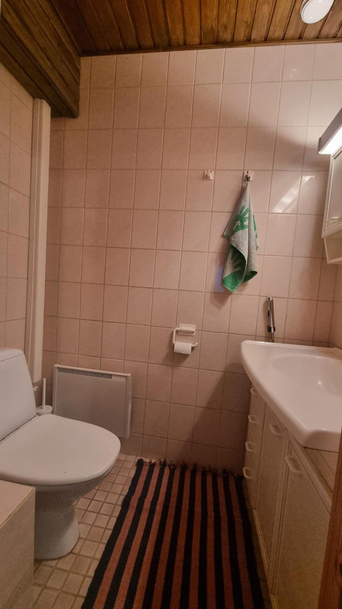 3 Bedrooms, Sauna And Kitchen House Apartment
