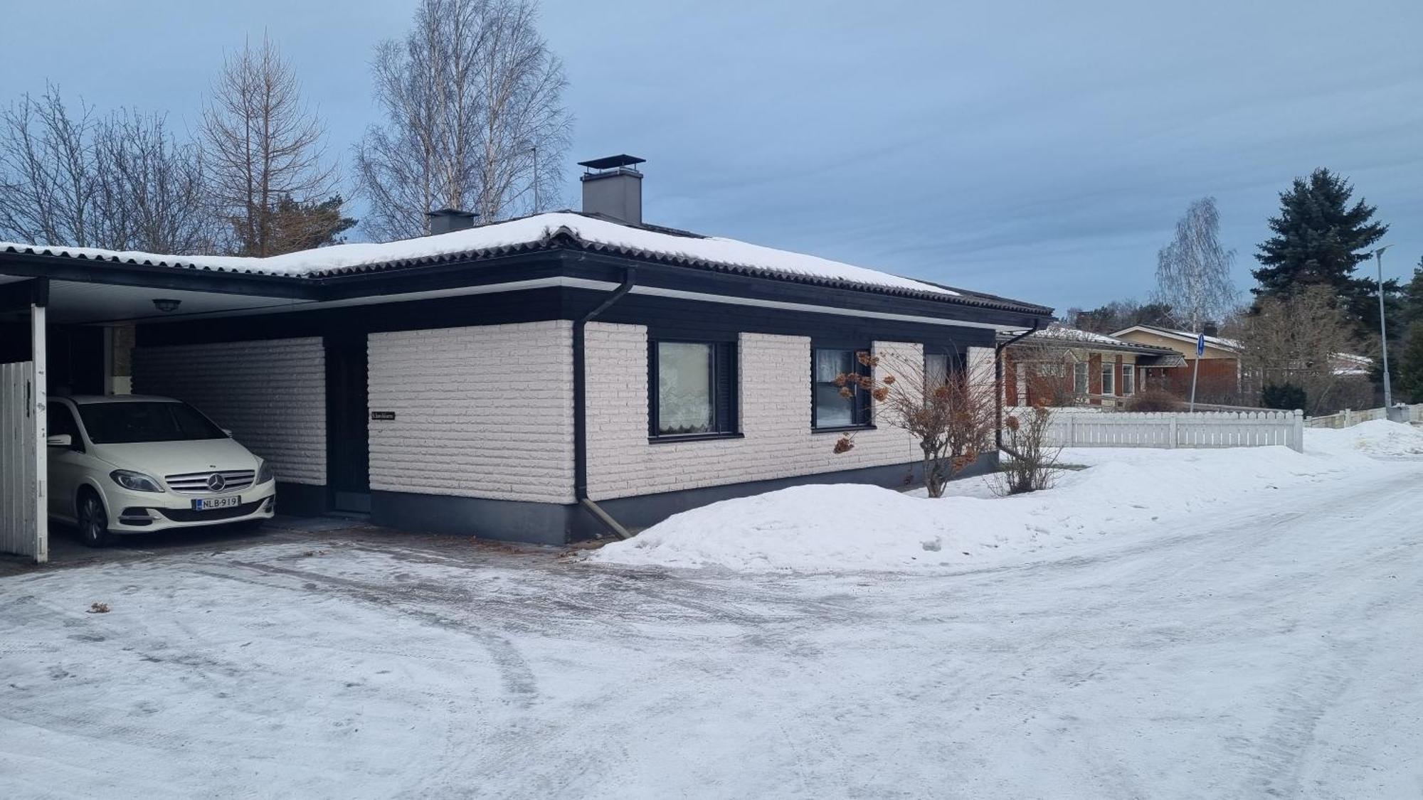 3 Bedrooms, Sauna And Kitchen House Apartment