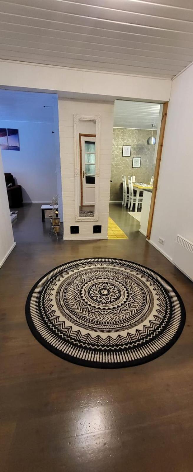 3 Bedrooms, Sauna And Kitchen House Apartment